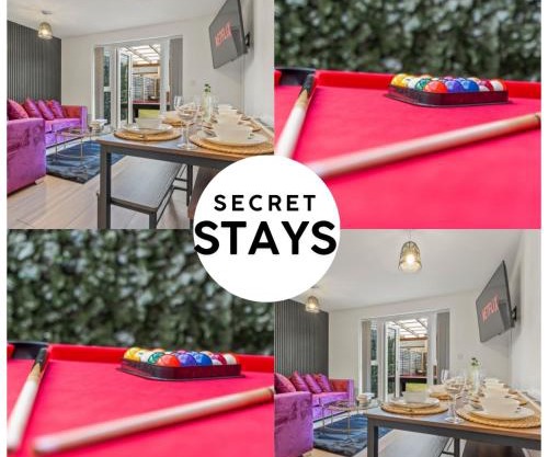 Luxury 5 bedroom House With FREE Parking and Pool Table