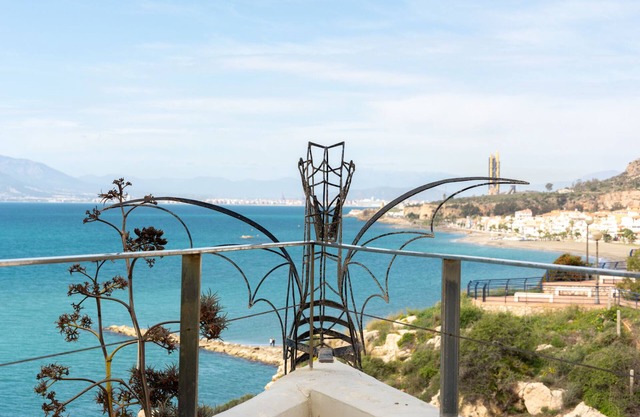 Luxury 5 Bedroom Villa With Large Shaded Garden, 12M Pool & Panoramic Sea Views