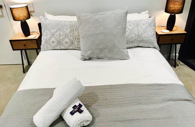 Luxe 5 étoiles, maison de ville neuve, pour 6 personnes, carte-cadeau Bondi Pizza de 20 $