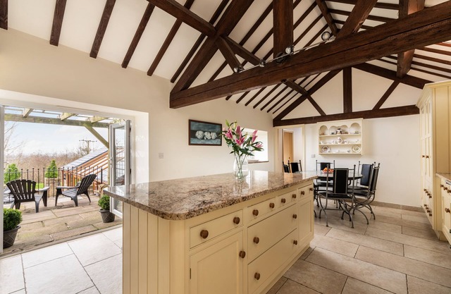 Superbe chalet 5 étoiles avec 4 chambres avec salle de bains, poêle à bois et cuisinière AGA