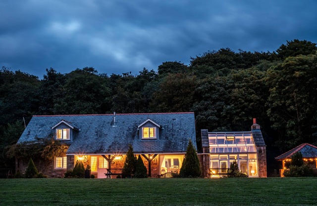 Magnifique chalet 5 étoiles pour 15 personnes avec foyer, poêle à bois et cuisinière AGA