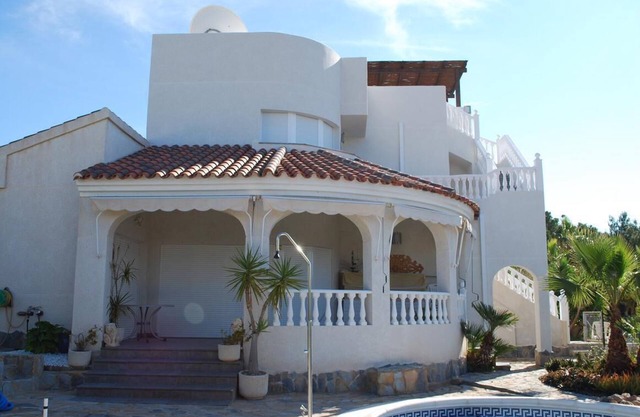 Villa de luxe 5 * avec piscine et jardins à La'Azohia. 5 minutes à pied de la plage. Wifi gratuit