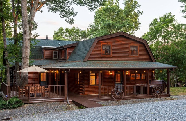 🍃 Luxury 5BDR Retreat Log Cabin w/ Horses