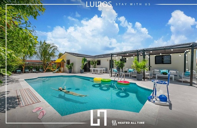 Exclusive Retreat 5BR Heated Pool Games BBQ Fun