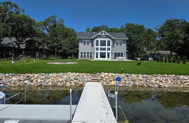Luxury 5BR on Rush Lake!