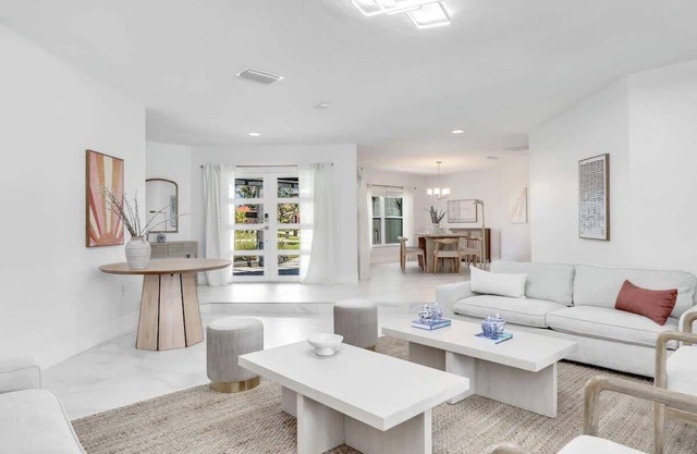 Luxury 6,000 sqft Oasis- Pool, Sleeps 16