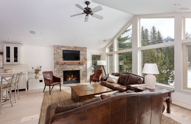 Luxury 6 Bed Chalet on the Golf Course!