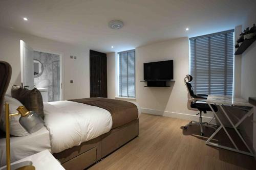 Luxury 6 Bed near city centre with Cinema Room & games room plus 5 bathrooms