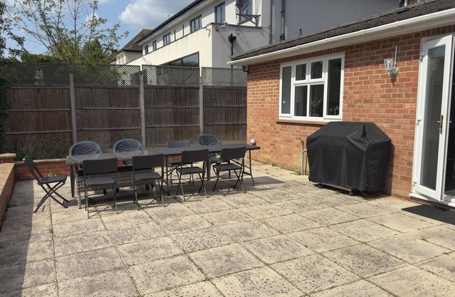 Luxury 6 bedroom, beautiful spacious holiday home close to Northwood & Moor Park