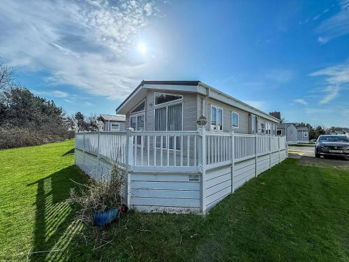 Luxury 6 Berth Lodge With Wifi At Broadland Sands In Suffolk Ref 20011Cv