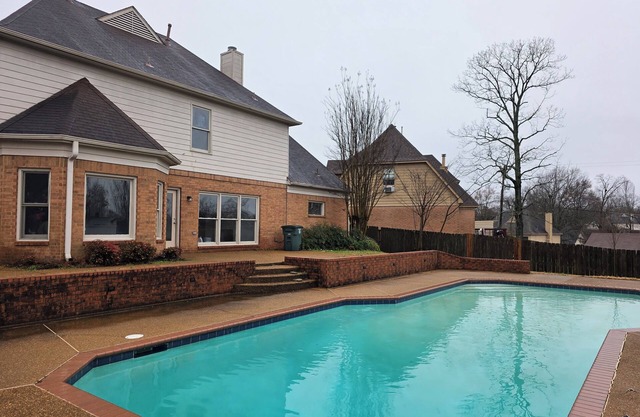 Spacious 6-bedroom house in charming Memphis with Strong WiFi, AC