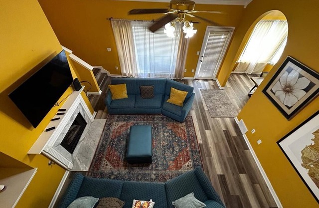 Luxury 6 BR Home near Memphis Airport with Upscale Amenities.