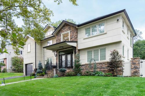 Luxury 6BR House with Pool & Outdoor BBQ