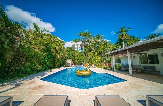 Luxury 7BR Villa Vizcaya Heated Pool Sauna Gym