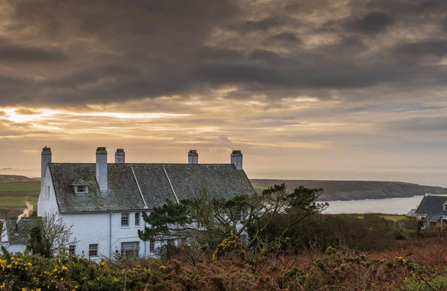 Luxury 8 bedroom coastal house with sea views
