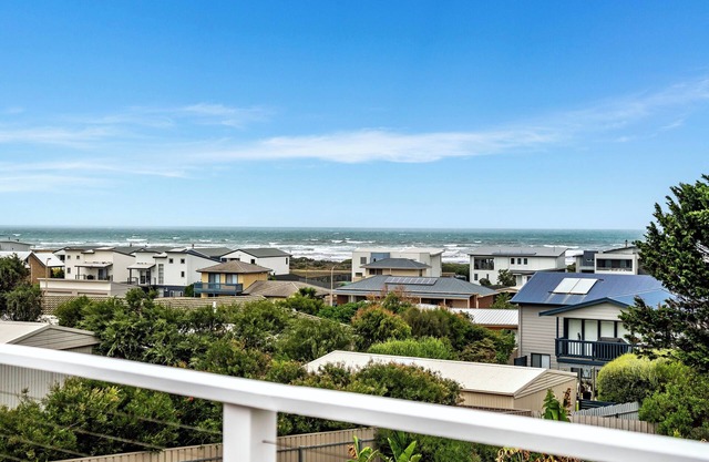 Luxury Accommodation Middleton with Stunning Ocean Views - sleeps 7