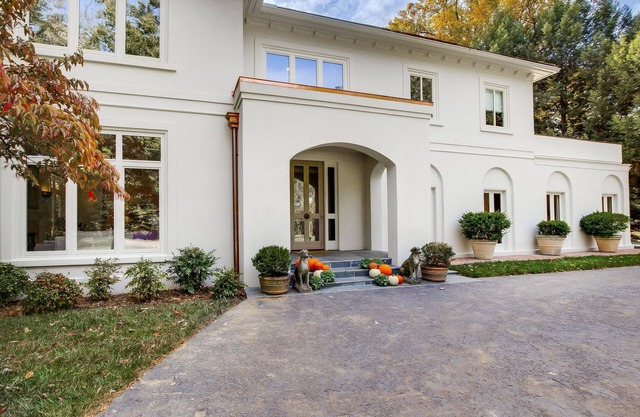 Luxury Accommodations for Special Louisville Events. Spacious Villa Home