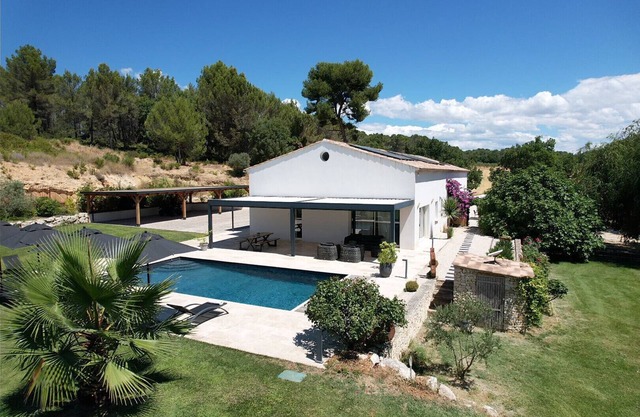 Luxury air-conditioned villa pool views Aix-en-Provence