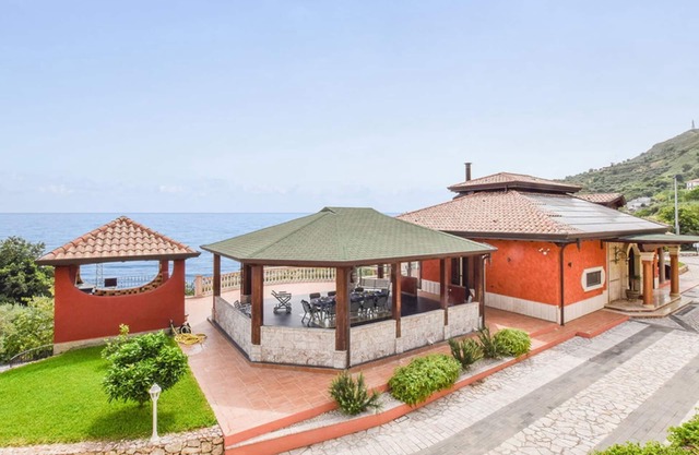Luxury and affordable villa with private pool and wellness area between Capo d'Orlando and Tindari