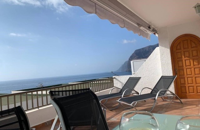 Un appartement de luxe bénéficiant d'un emplacement privilégié dans le village de Los Gigantes