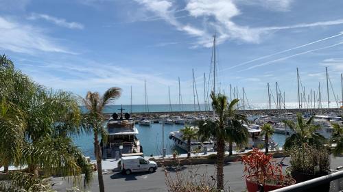 Luxury Apartment San Lorenzo al Mare