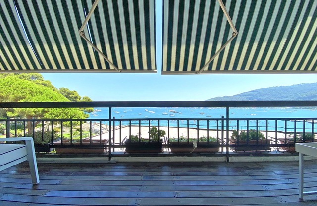 Appartement de luxe à 20 m de la mer, terrasse avec vue sur la mer, A/C