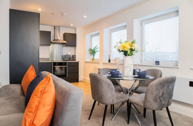 Luxury Apartment | 2BR | Central | Sleeps 5