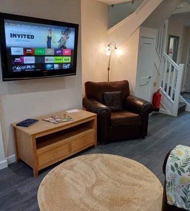 Luxury Apartment - Above iconic High Lane Oatcakes