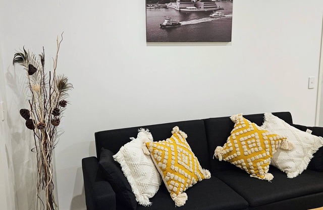 Luxury apartment, best of Sydney with easy access to everything.