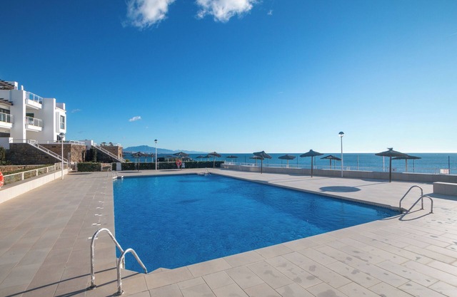 Appartement de luxe "Casares del Mar" avec vue sur la mer, piscine partagée et Wi-Fi.