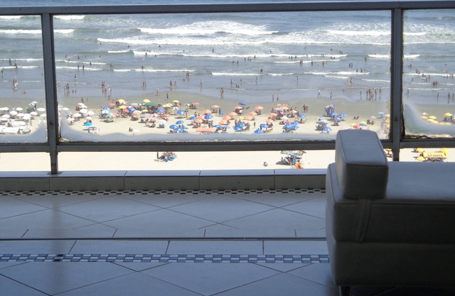 Appartement de luxe face à la mer avec climatisation et 01 place de parking