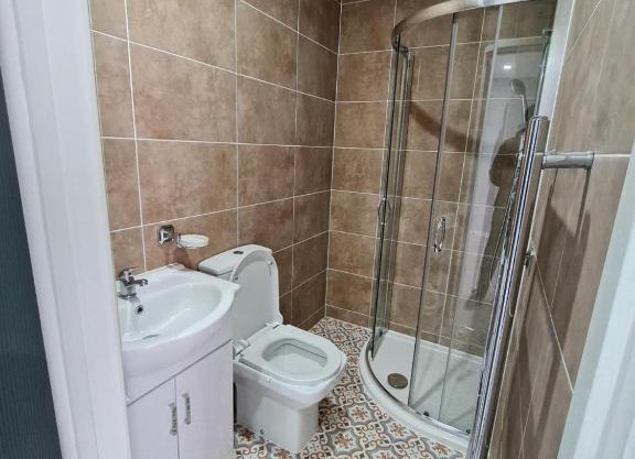 Private Luxury Apartment - Free WiFi and Parking