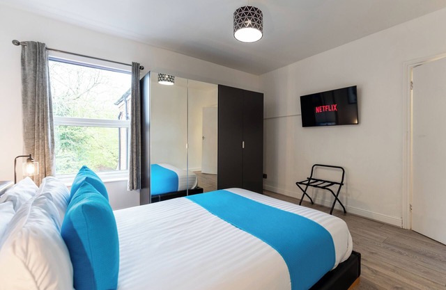 Luxury Apartment located near to the city centre with free parking
