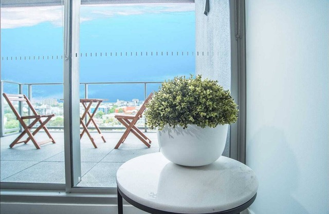 luxury apartment in the heart of zetland(green square)