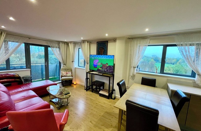Luxury Apartment with spectacular Lake & Park view - West London