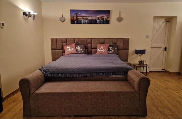50 Acre Rural Retreat & Chauffeur Availability