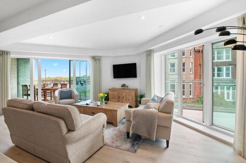 Luxury Apartment very close to Tolcarne Beach
