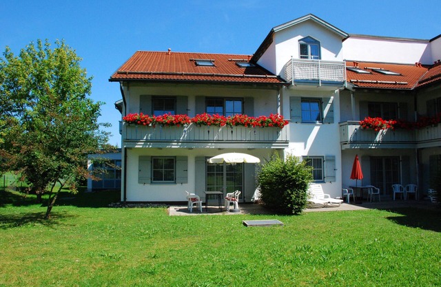 Appartement de luxe avec piscine intérieure, terrasse ensoleillée et mobilier haut de gamme