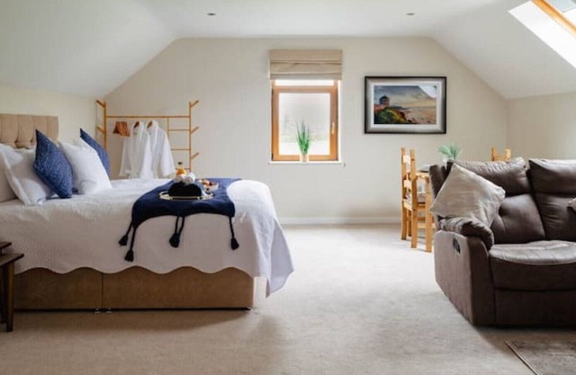 luxury Apartment - With Private Hot-tub and Sauna
