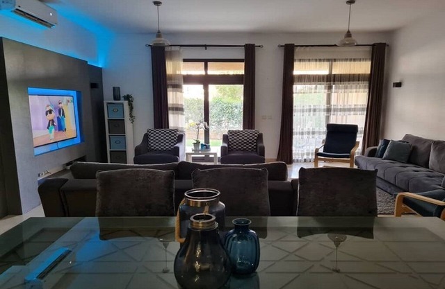 Luxury Apartment with Private Garden, Pool/Gym Access