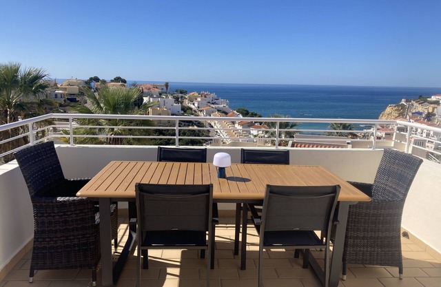 Appartement de luxe avec fab. vue sur la mer et terrasse sur le toit privée et exclusive avec barbecue.
