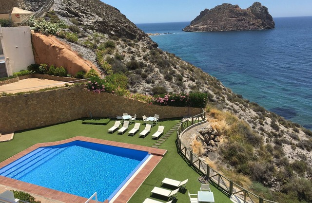 Appartement de luxe avec vue spectaculaire sur la mer. Coin unique!