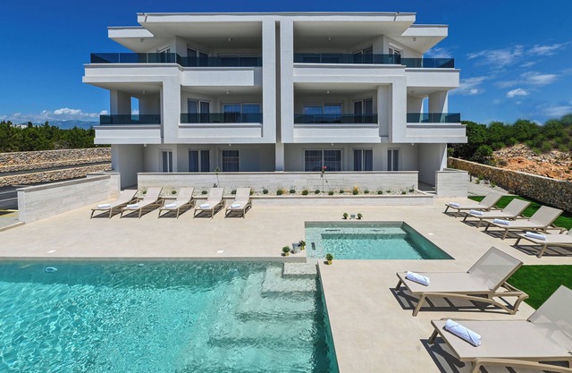 Luxury Apartments Lux for 12 with Pool
