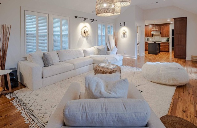 Luxury Apartment Near Town Lake - Walk to Zilker!