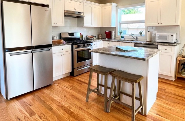 Luxury Apt in NYC | Free Parking | Near Train & NJ