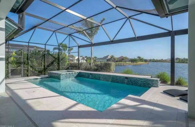 Luxury at it's finest, close to the BEACH and OLDE NAPLES location