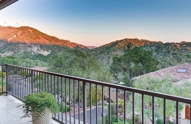 Luxury Avila Beach- Mtn & Ocean Views, Beach, Trails, Wineries, Natural Beauty.