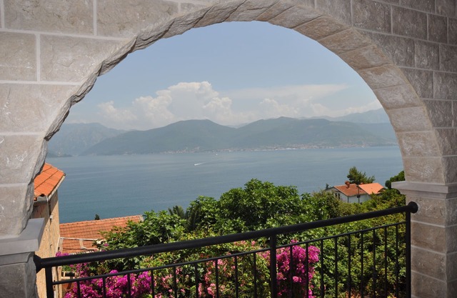 Appartement de luxe Azure 2 chambres avec vue imprenable et piscine à débordement