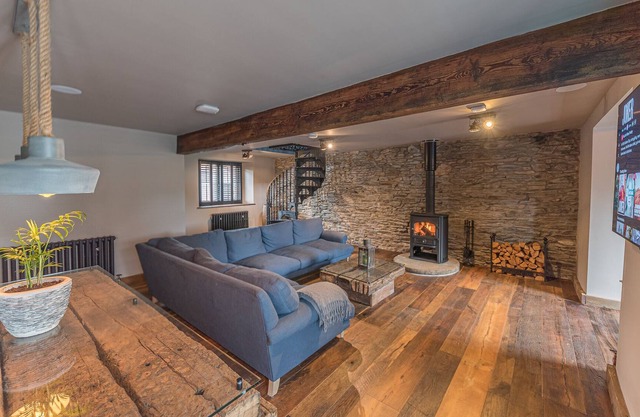 Luxury barn, newly renovated with river views