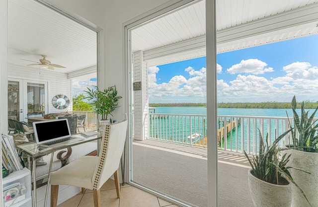 Luxe Bayfront Home 1075